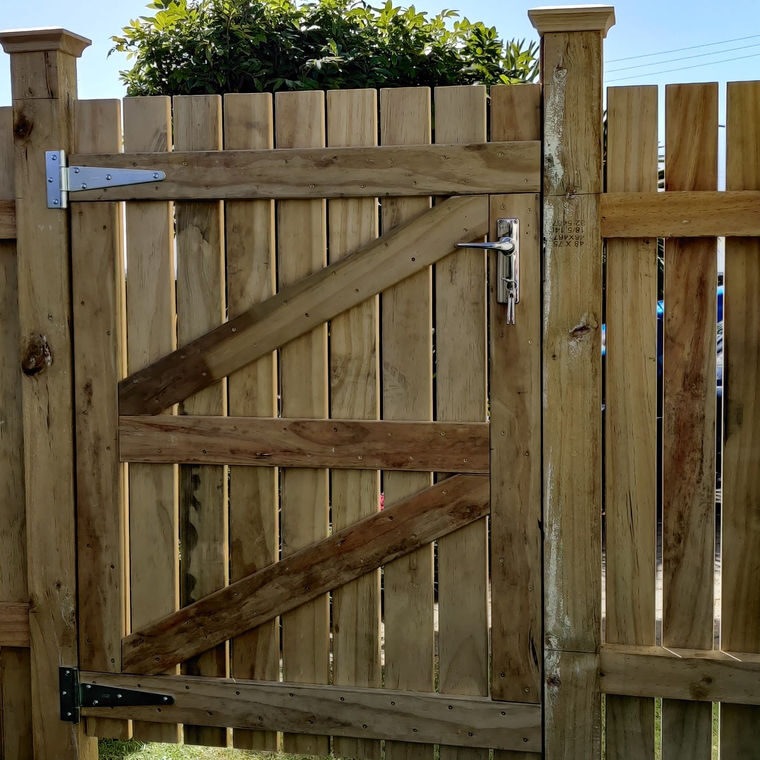 Gate