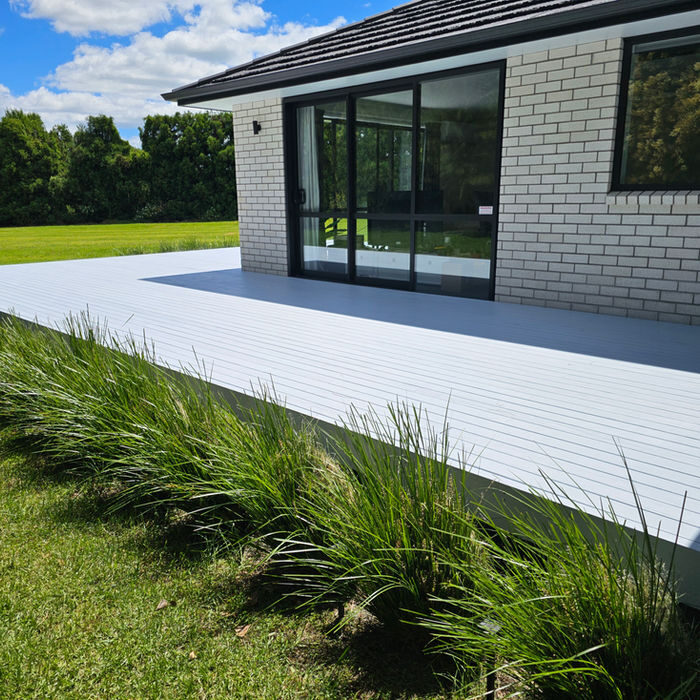 Kerikeri deck painter