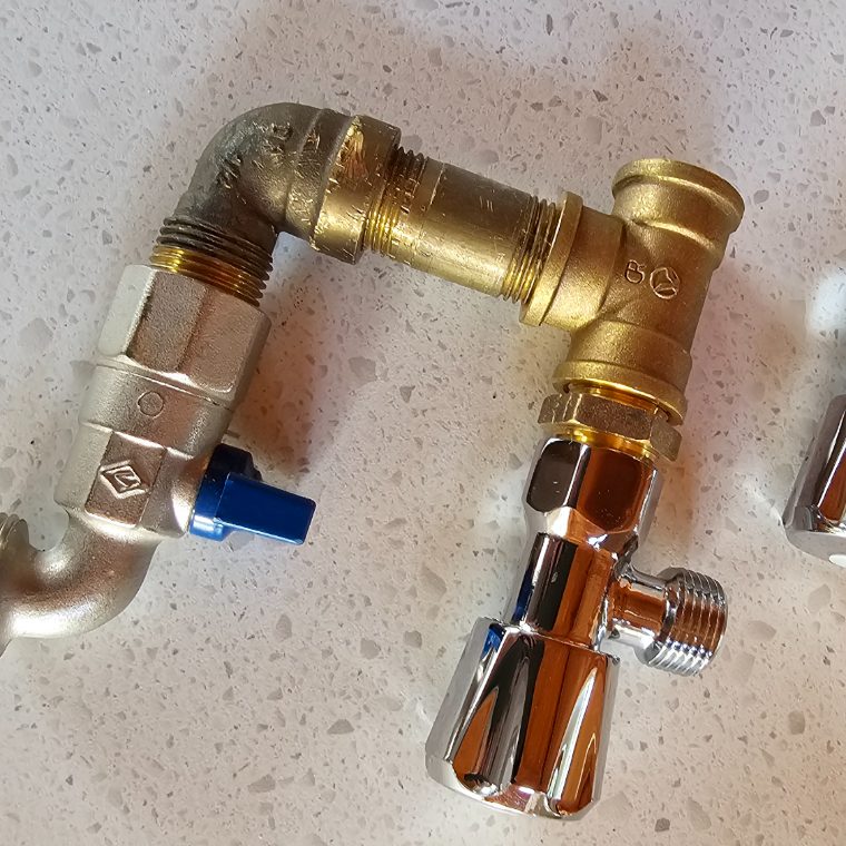 Hot water cylinder