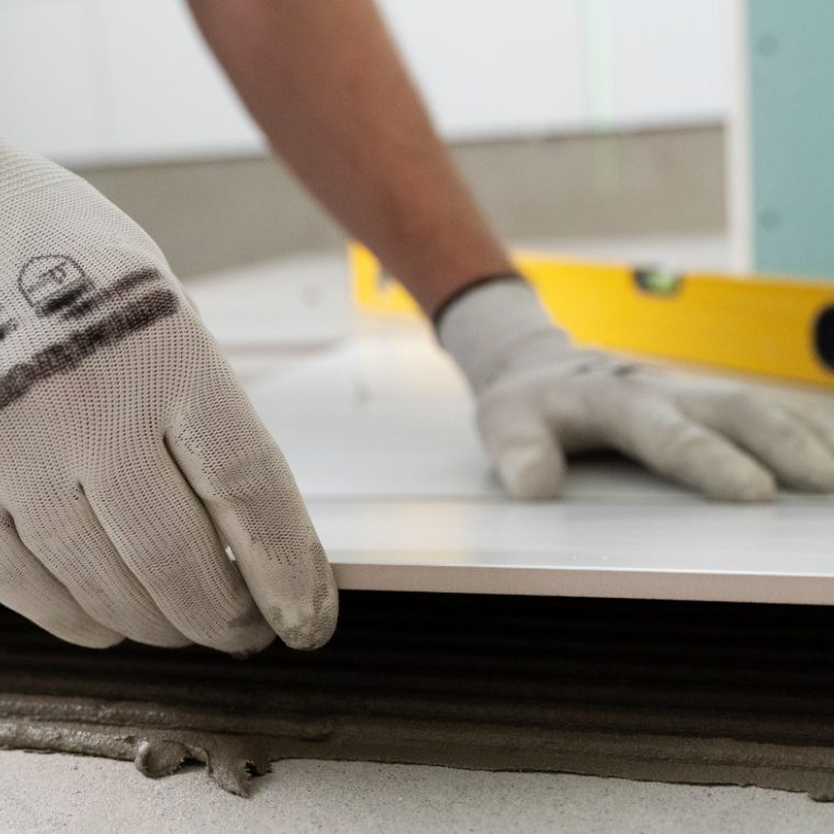 Laying a floor tile